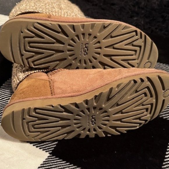 Chestnut Uggs with detachable sock. - Picture 2 of 3